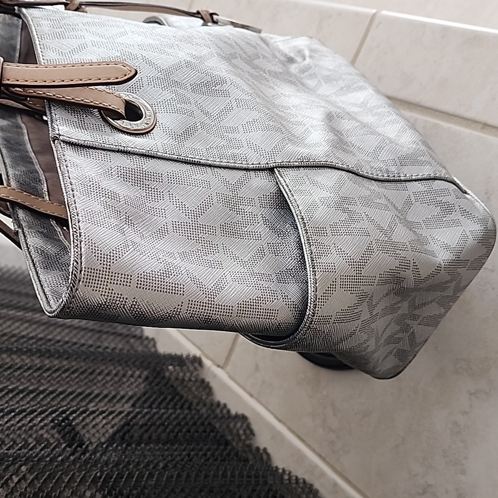 ๐โค๏ธโ๐ฅ MICHAEL KORS JET SET East West Signature SILVER TOTE & WALLET โค๏ธโ๐ฅ๐ - Picture 16 of 17